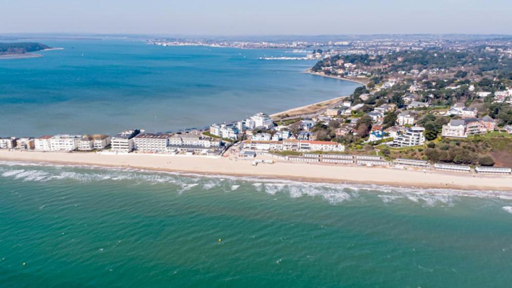 Apartment In Canford Cliffs Close To Sandbanks Beach Пул Экстерьер фото